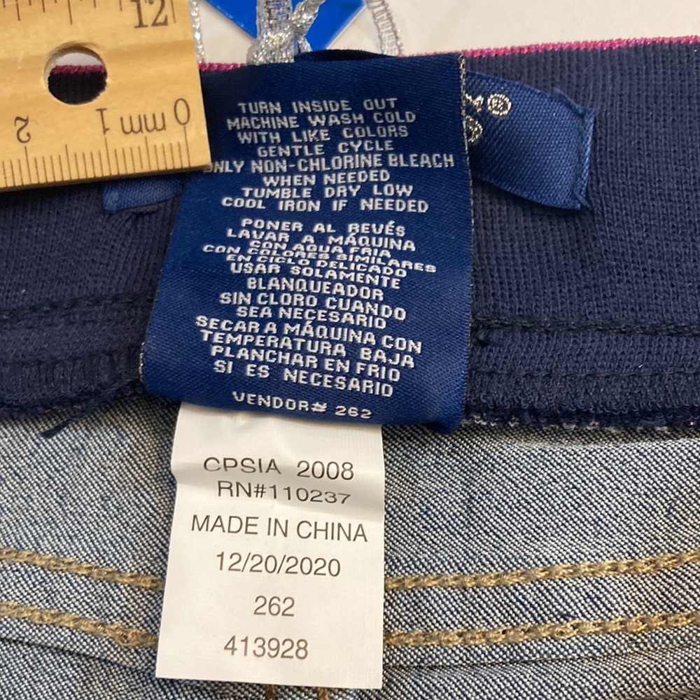 Shorts - Picture 9 of 10